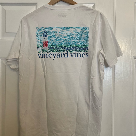 Vineyard Vines T-Shirt. White with a design on the back. Size Large - Picture 3 of 4